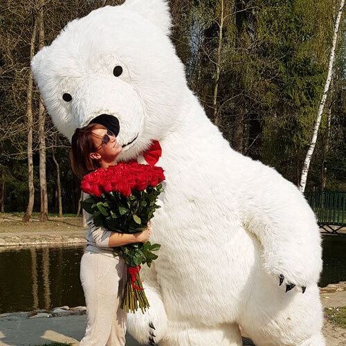 Білий ведмідь на день народження