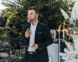 Ведучий Микола Субачов