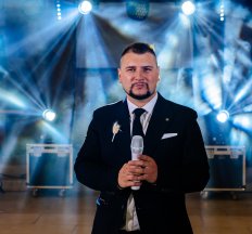 Ведучий, музикант Ігор Окс