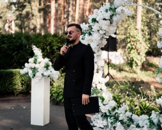 Ведучий Анатолій Хлистун